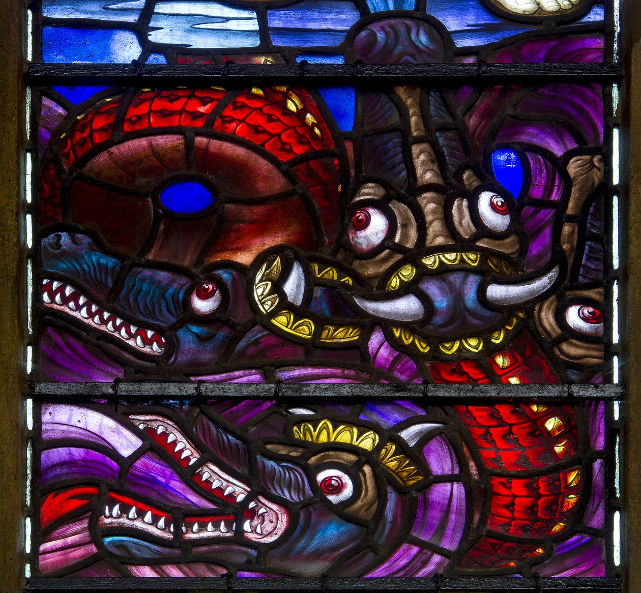 Yeovil, São João Batista, Lowndes & Drury, Henry Holiday, O detalhe dos Dragões, 1917-18 de Henry Holiday