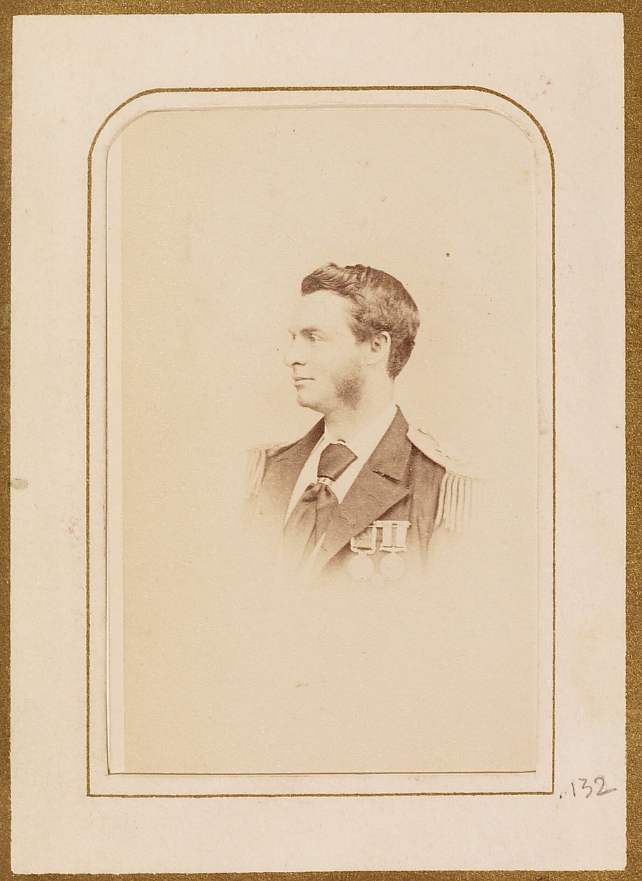 [Retrato de um homem em uniforme militar]. de Henry Maull and Co.