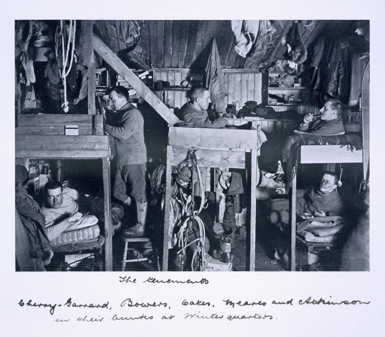 The Tenements, Winter Quarters, da "Última Expedição de Scott" de Herbert Ponting