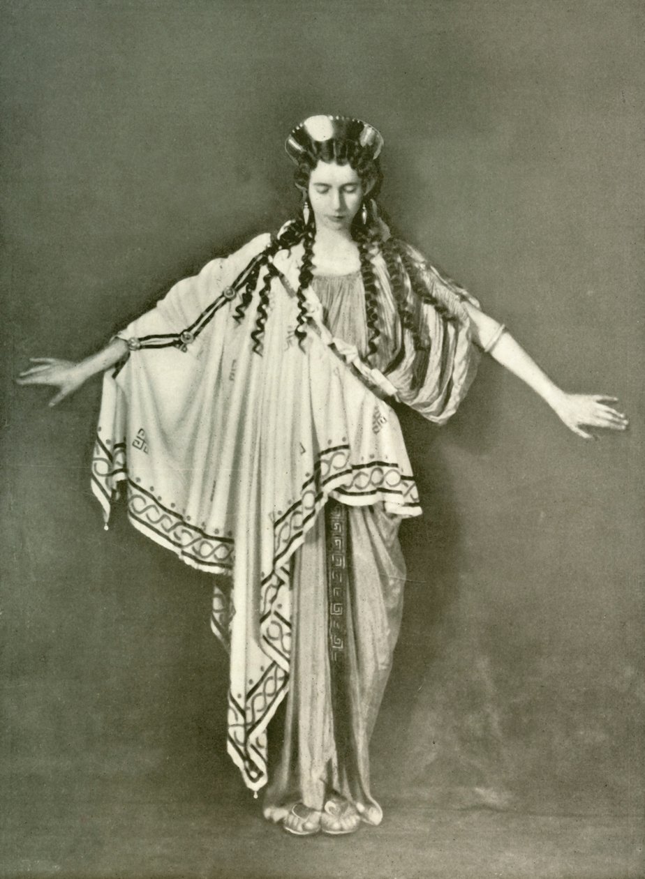 Uma mulher ateniense da moda BC 600-468, 1924. de Herbert Norris