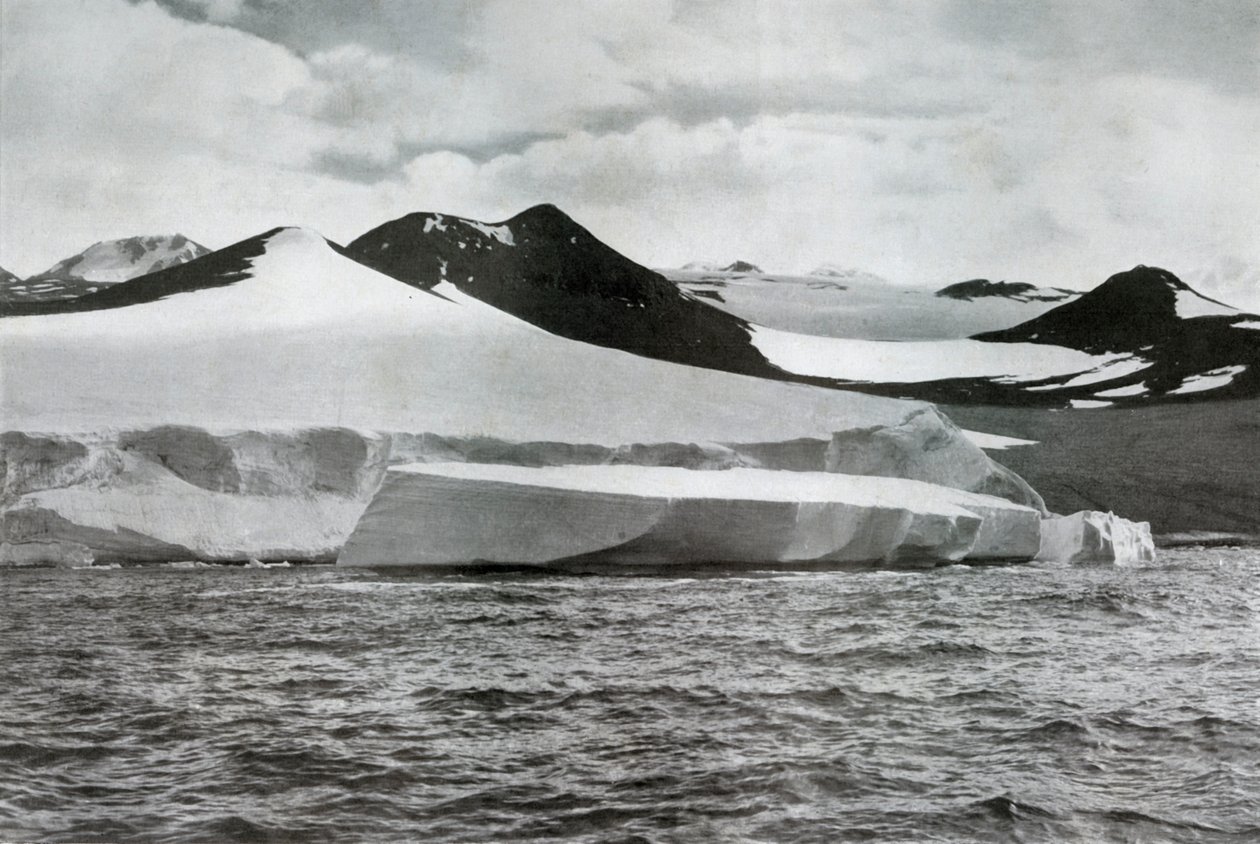 Um parto de Berg de uma geleira em Cape Crozier, c1911, 1913 de Herbert Ponting