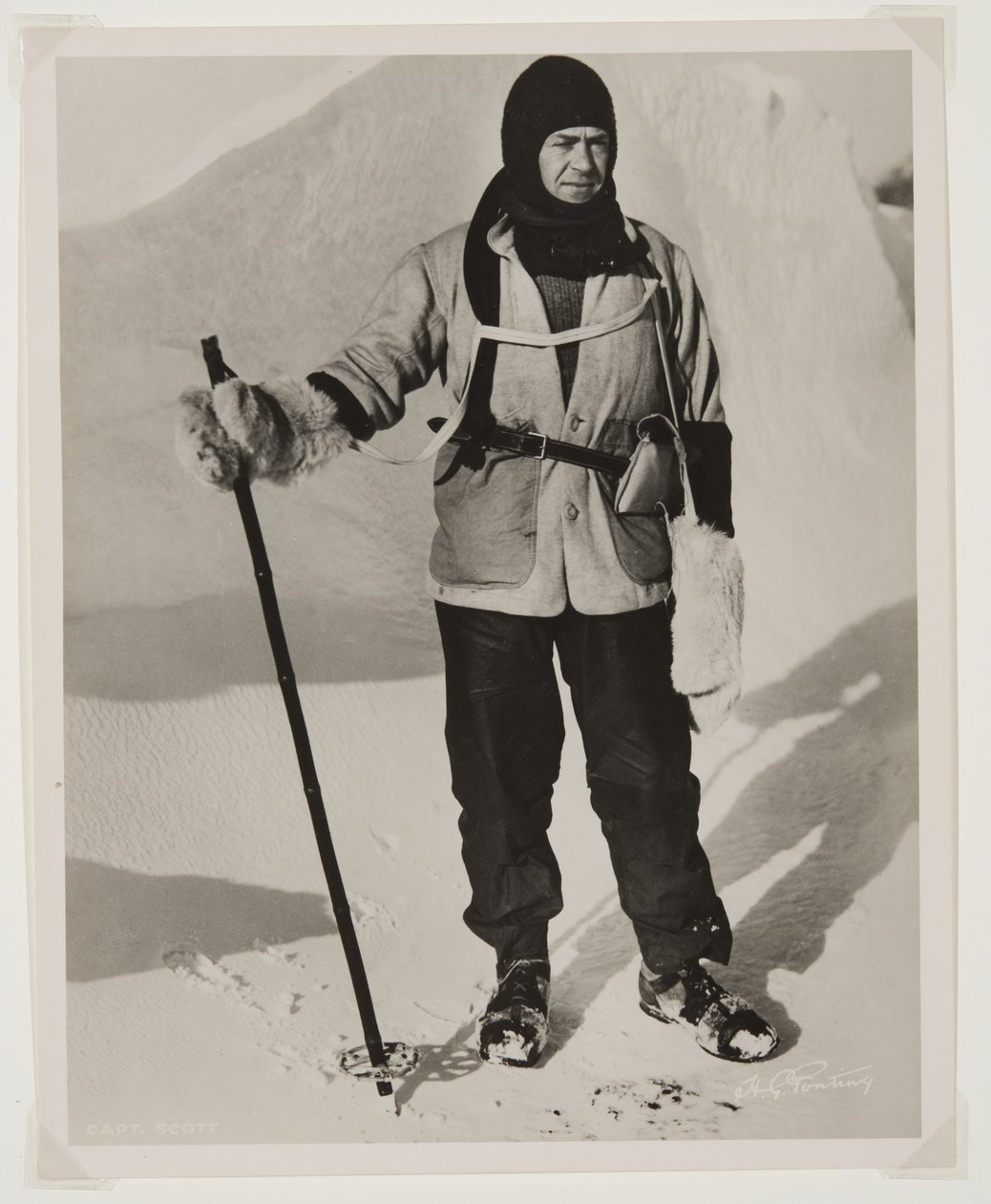Capitão Scott (1868-1912) durante a expedição Terra Nova (1910-13) ao Pólo Sul (impressão de brometo) de Herbert Ponting