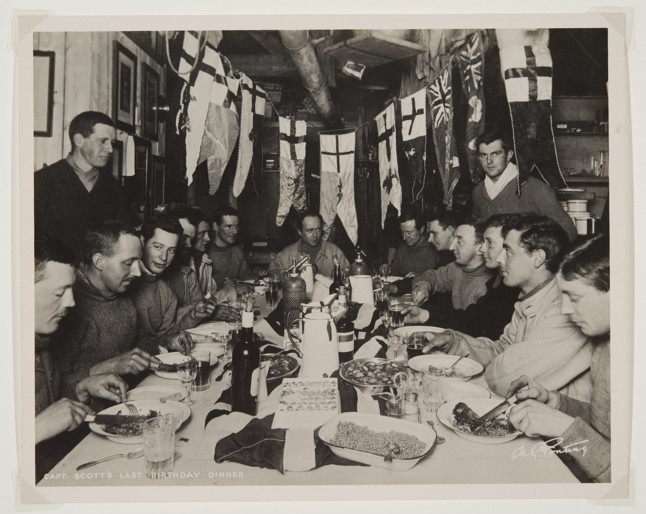 Jantar de Aniversário do Capitão Scotts, durante a Expedição Terra Nova (1910-13) ao Pólo Sul (impressão em brometo) de Herbert Ponting
