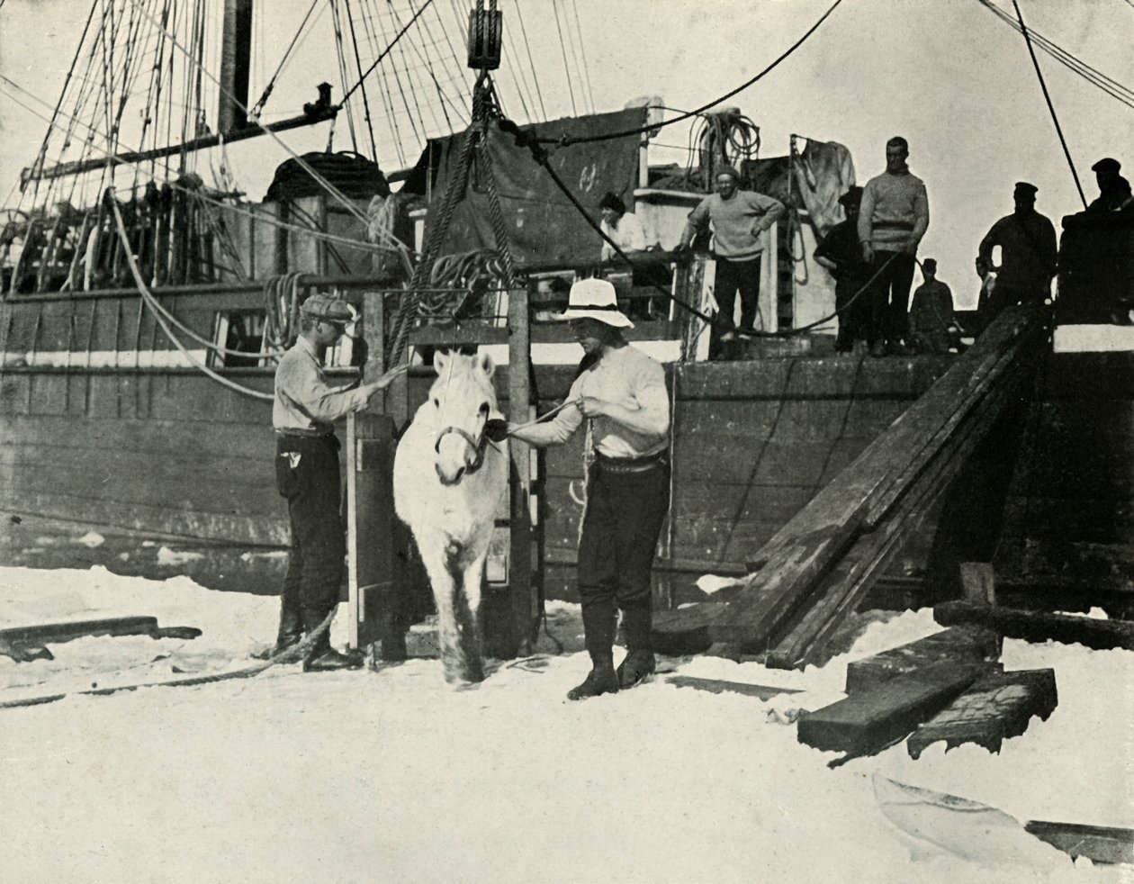 Desembarque dos pôneis, c19101913, 1913 de Herbert Ponting