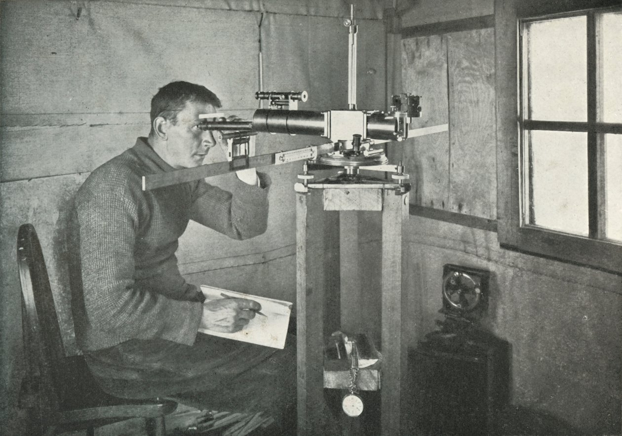 Dr. Simpson no Magnetômetro Unifilar, 1911, 1913 de Herbert Ponting