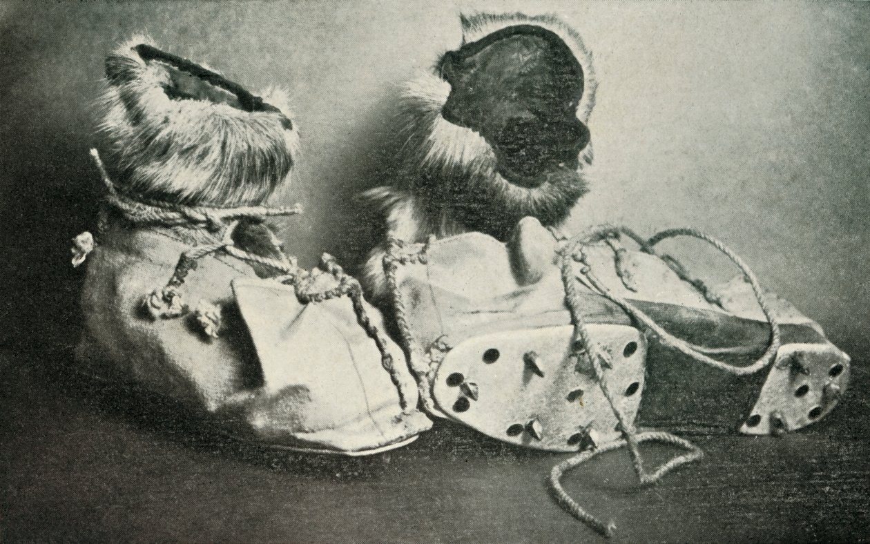 Finnesko com grampos, c19101913, 1913 de Herbert Ponting