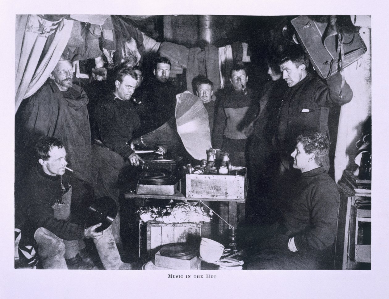 Música na Cabana (incl. Capitão Scott), da "Última Expedição de Scott" de Herbert Ponting