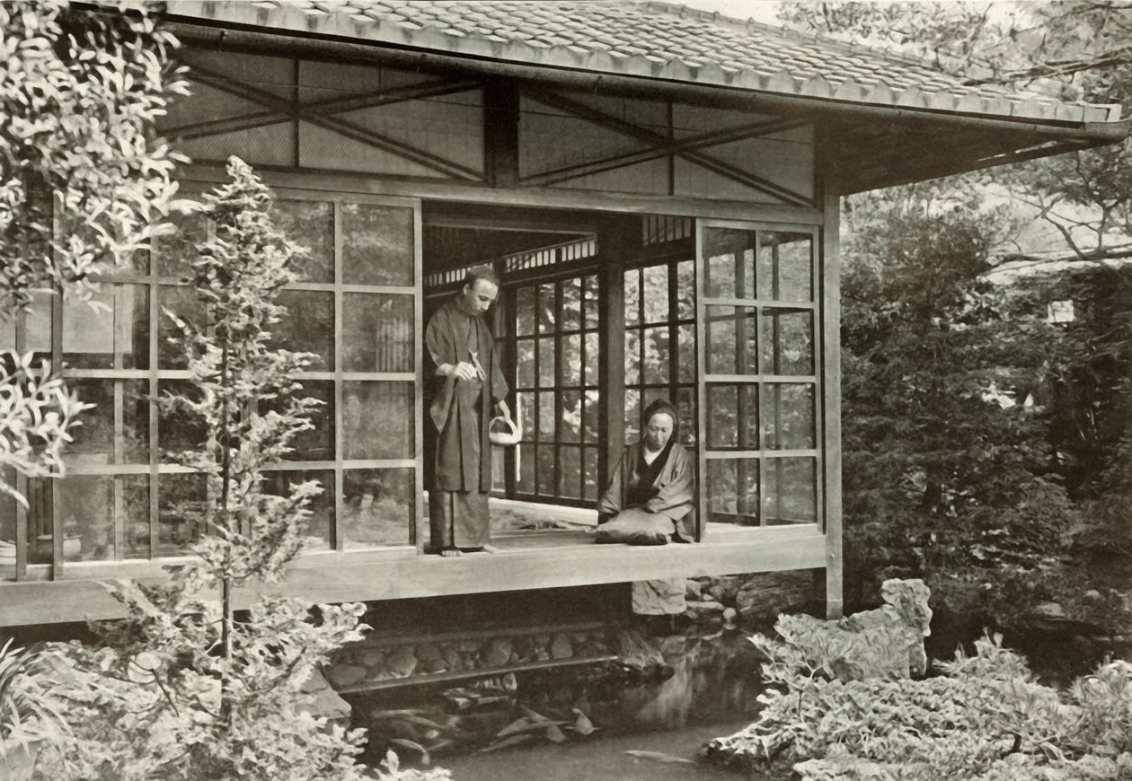 Namikawa San que alimenta sua carpa, 1910. de Herbert Ponting