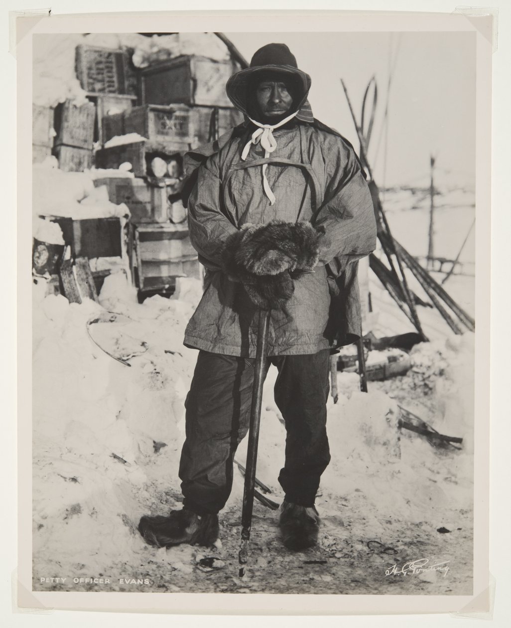 Suboficial Evans durante a expedição Terra Nova (1910-13) ao Pólo Sul (impressão em brometo) de Herbert Ponting
