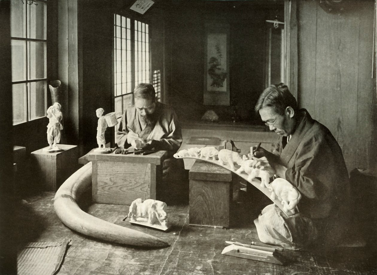 Os escultores de marfim, 1910. de Herbert Ponting