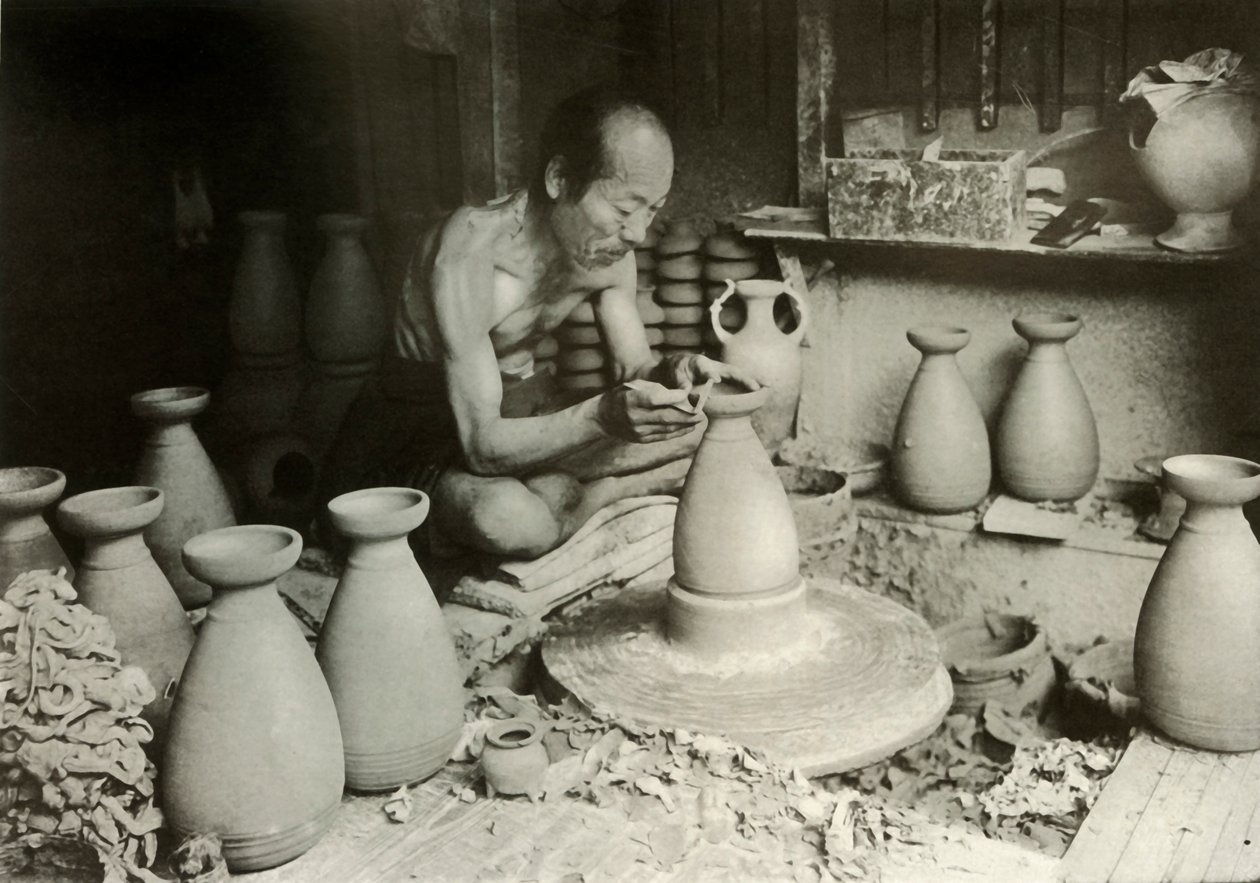 O Potter em sua roda, 1910. de Herbert Ponting