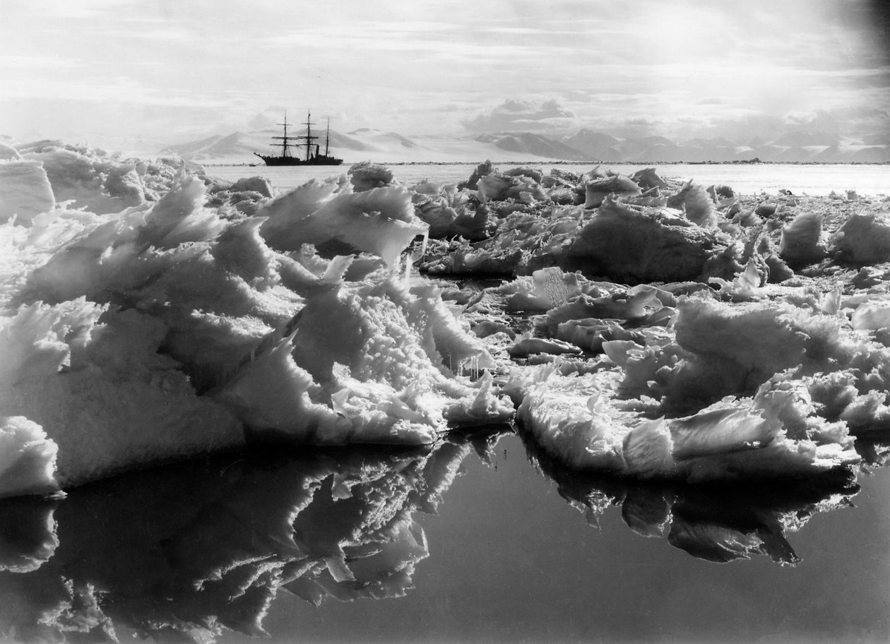 Terra Nova em McMurdo Sound, Antártica, 1911 de Herbert Ponting