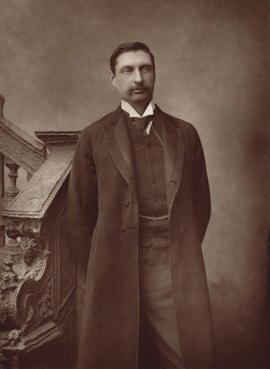 Retrato do escritor Sir Henry Rider Haggard 1856-1925. de Herbert Rose Barraud