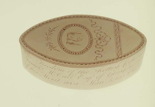 Freedom Box, apresentado a James McCall pela Scottish Corporation of Cork, 1790 (prata) de Hester Bateman