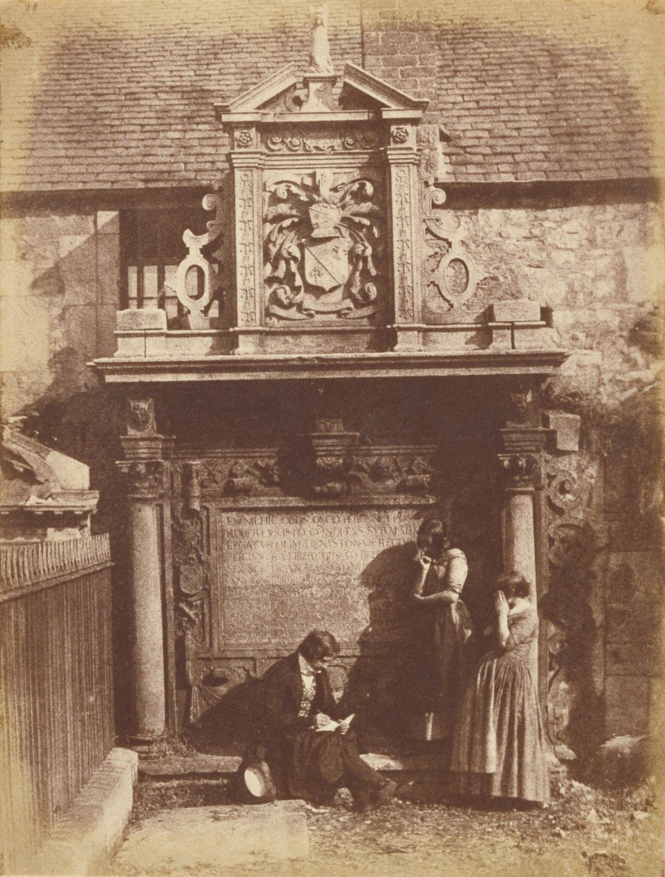 Churchyard de Greyfriars, o monumento de Dennistoun com DO Hill e suas sobrinha de Hill and Adamson