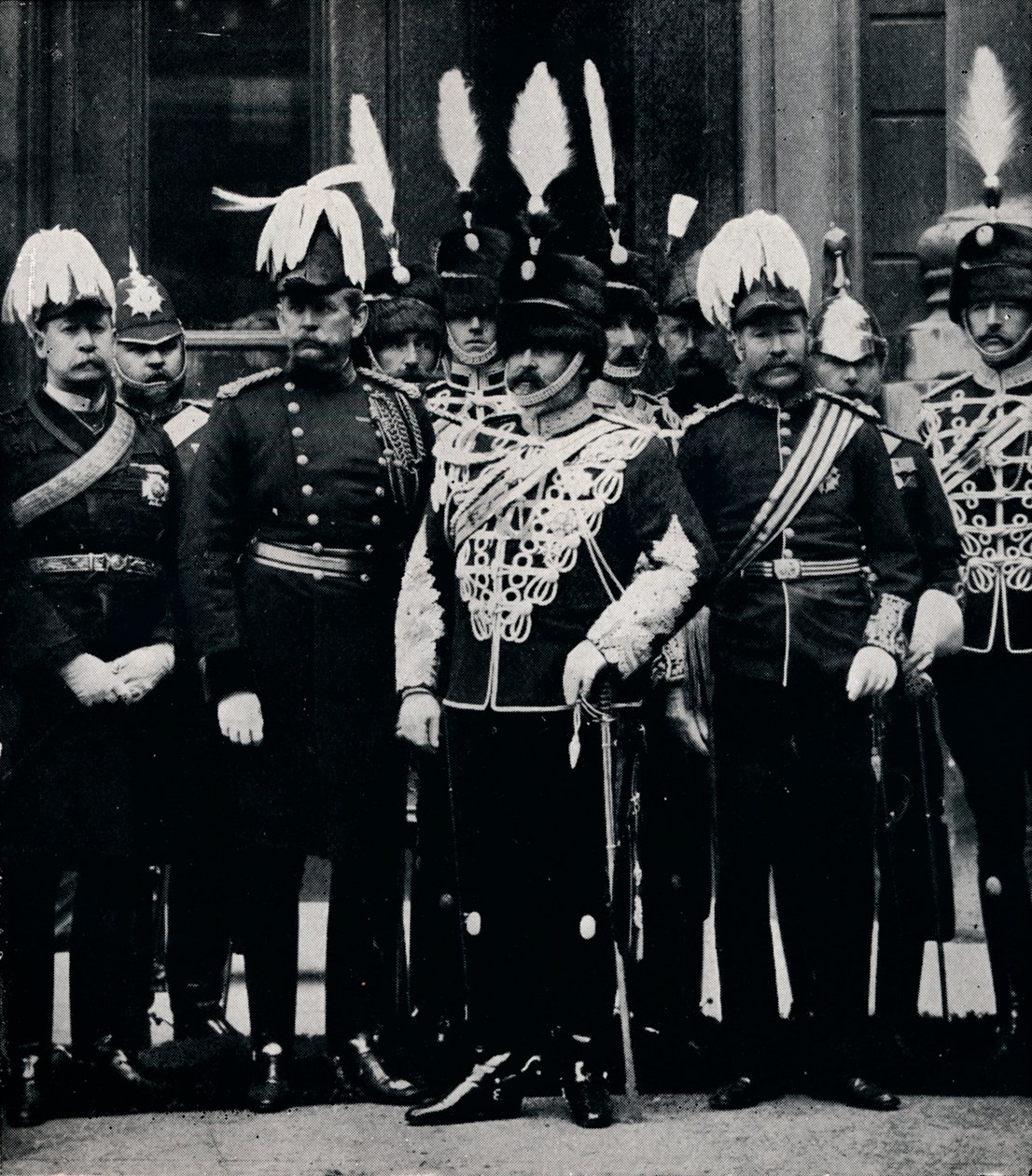 O futuro rei Eduardo VII e oficiais do Queens possuem Oxfordshire Hussars, 1897 1911 de Hills and Saunders