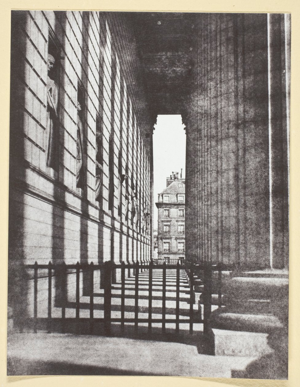 Colunata da igreja da Madeleine de Hippolyte Bayard