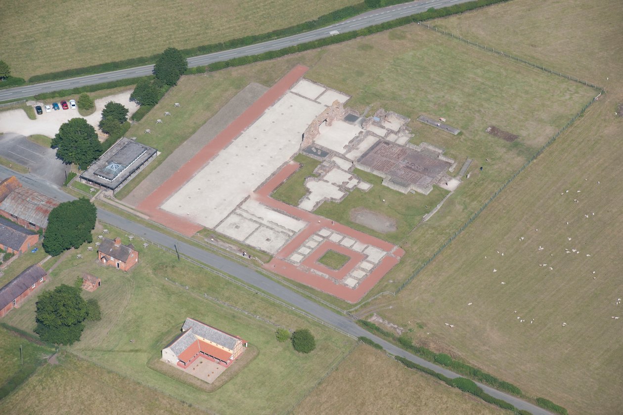 Banhos da cidade romana de Wroxeter, Shropshire, 2015. de Historic England