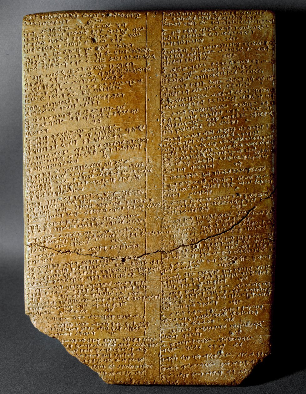 Civilização hitita: comprimido cuneiforme transcrevendo o Ritual de Amihatna, sumo sacerdote do divinita Ishara, do local de Hattusa (atual Bogazkoi) 1650-1200 AC. Museu Arqueológico de Istambul de Hittite