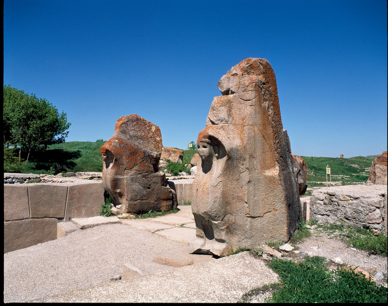 Vista da Porta da Esfinge de Hittite Hittite