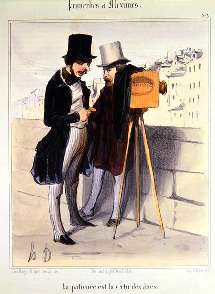 Desenho animado ridicularizando o tempo necessário para tirar uma foto do tipo daguerro, c.1840 (cor litho) de Honoré Daumier