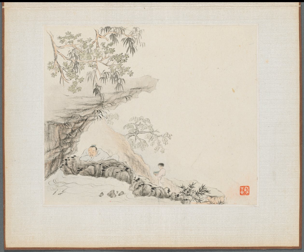 Álbum de pinturas de paisagens que ilustram poemas antigos: um homem está deitado sob uma saliência rochosa, década de 1700. de Hua Yan