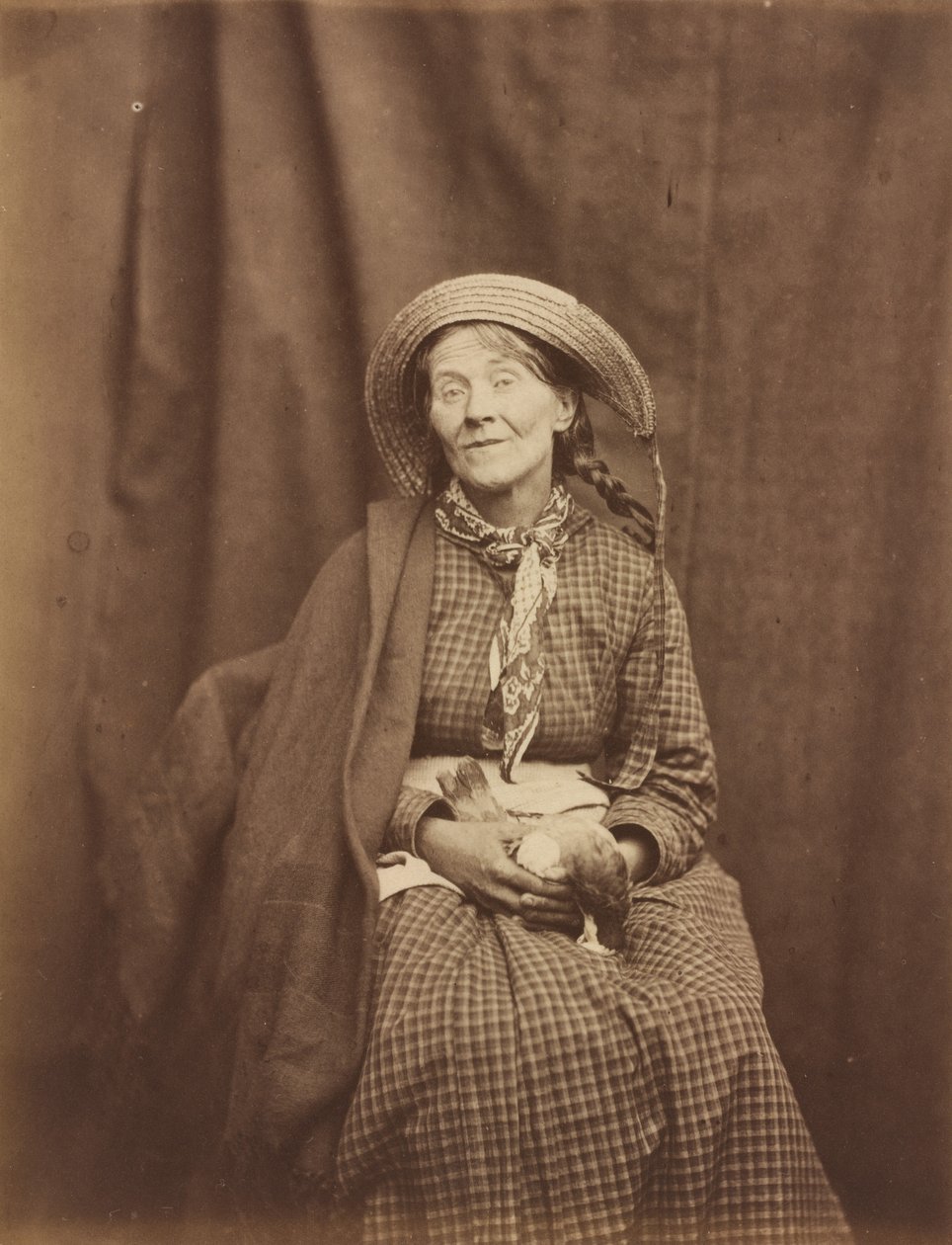 Mulher segurando um pássaro morto, Asilo do Condado de Surrey, c. 1855 (foto) de Hugh Welch Diamond