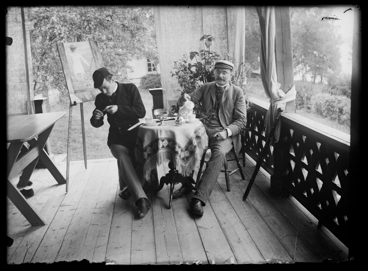 Hugo e Julius Simberg na varanda de Niemenlautlawa de Hugo Simberg