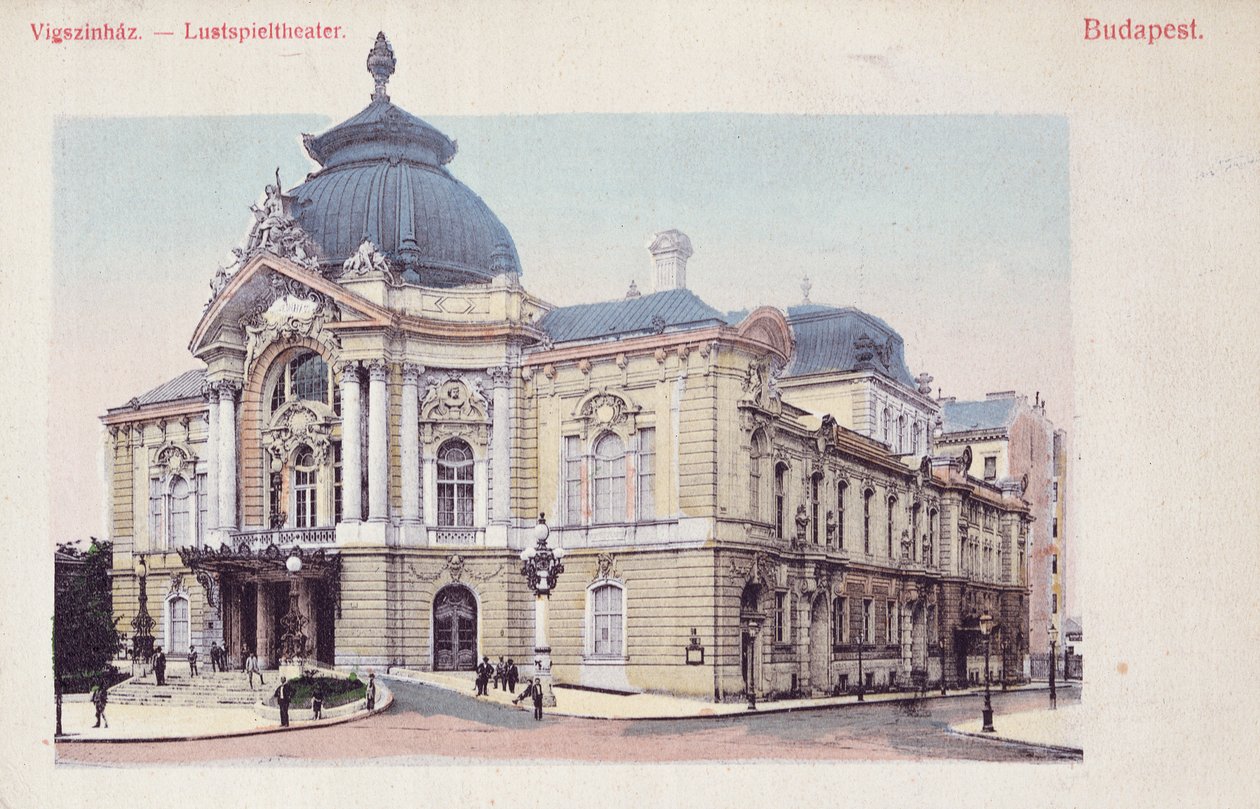 Postal retratando o Vigszinhaz (Comedy Theatre) na Grand Boulevard, em Budapeste, c.1900 (depois de uma foto colorida) de Hungarian School