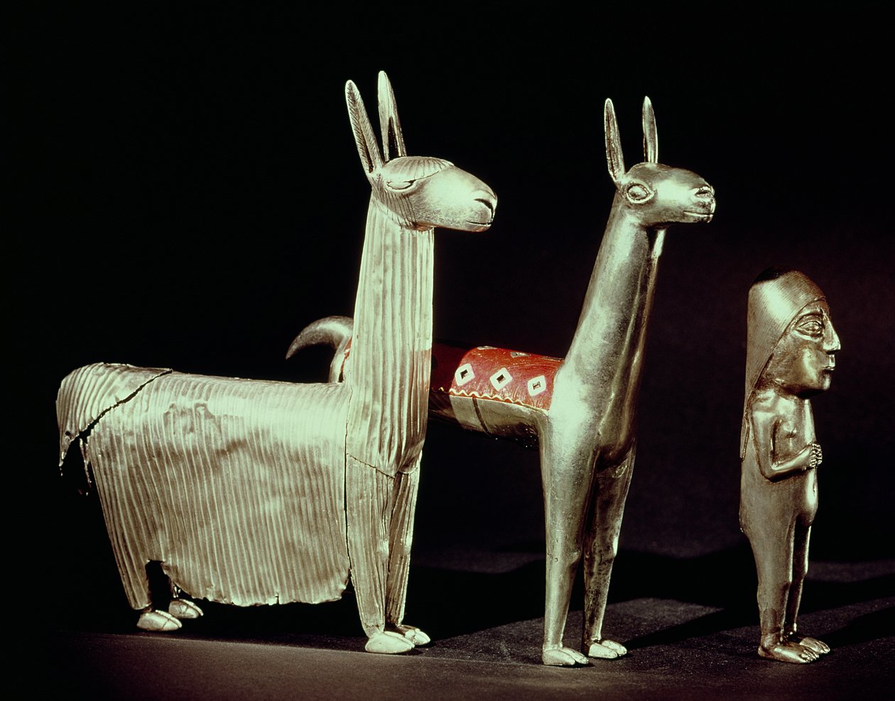 Lhama, alpaca e mulher, do lago Titicaca, Bolívia, c.1475-1532 (prata) de Incan