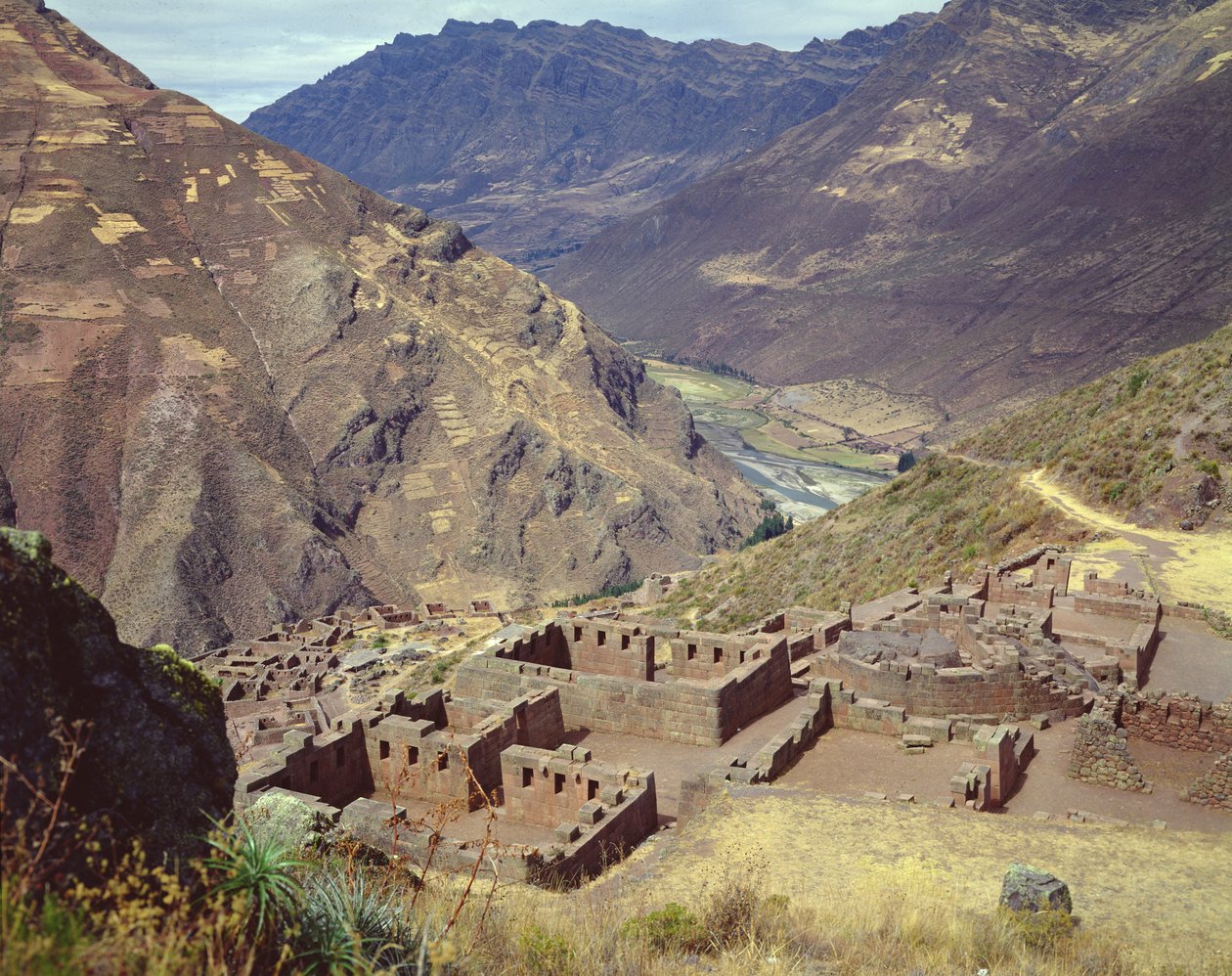 Edifícios do templo e Intihuatana de Incan