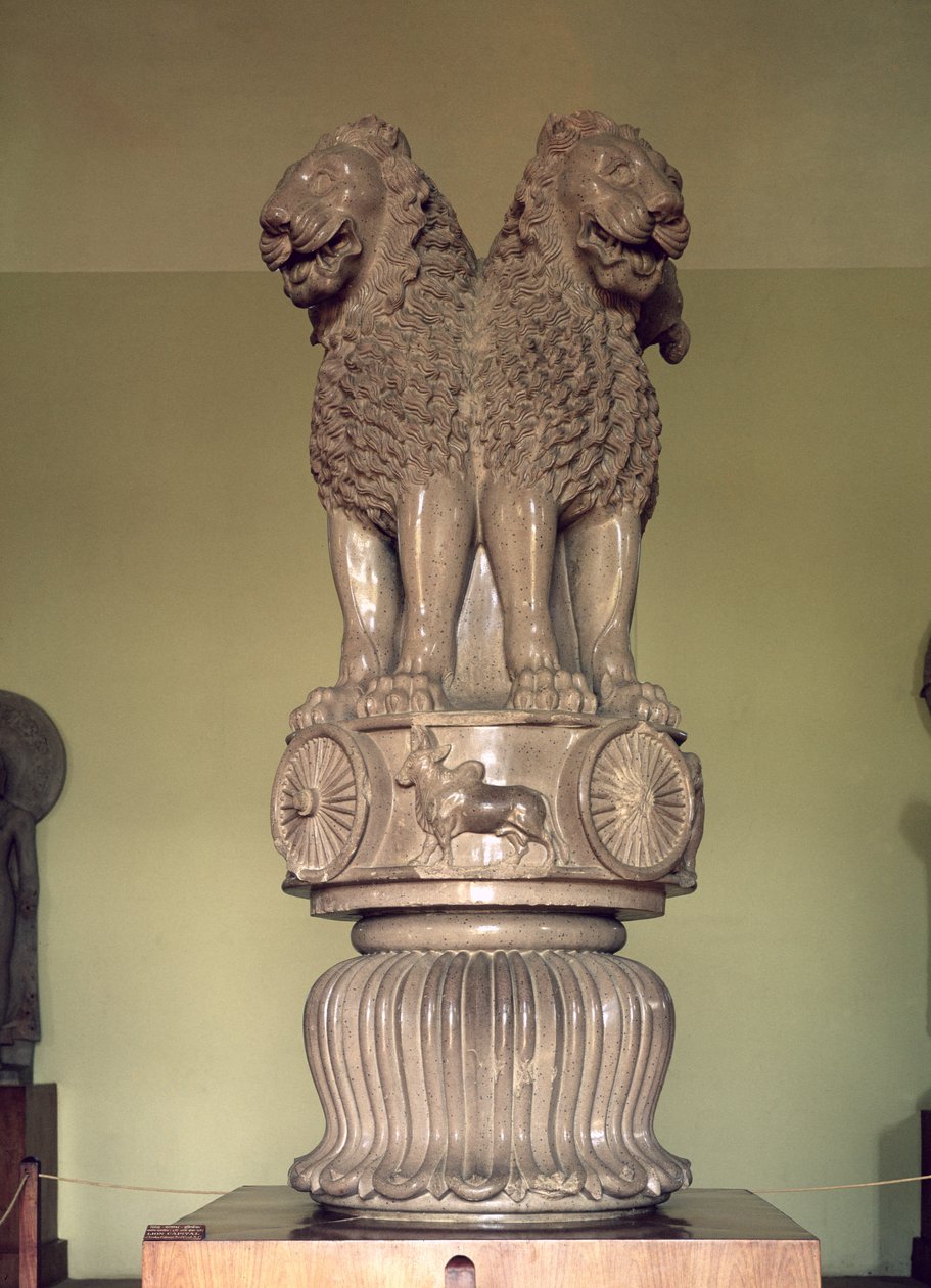 Capital do leão da Coluna do Imperador Ashoka (c.264-223 aC) 273-236 aC (arenito polido) de Indian