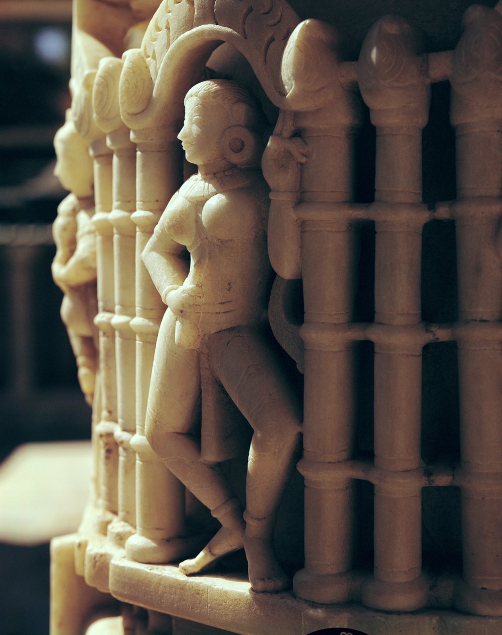 Detalhe de um pilar, c.1230 AD (mármore) de Indian School