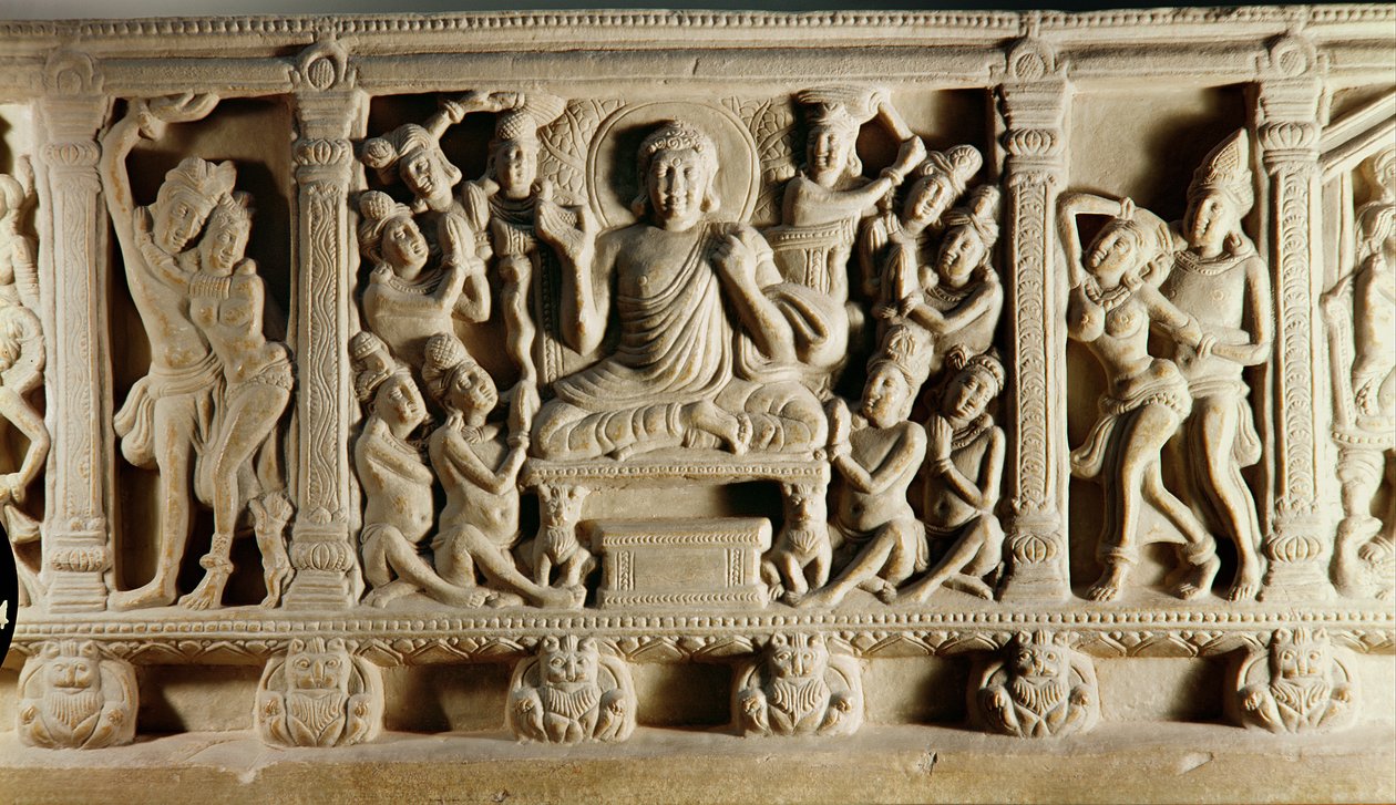 Relevo retratando a pregação de Buda sentado rodeado de adoradores, Escola Mathura de Indian School