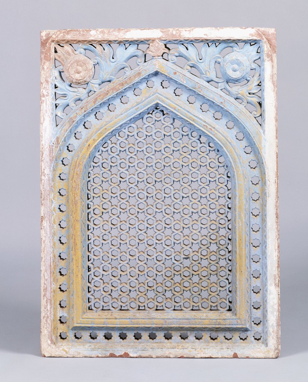 Um arco jali de arenito vermelho em uma moldura, com um motivo estelar, século XVIII de Indian School