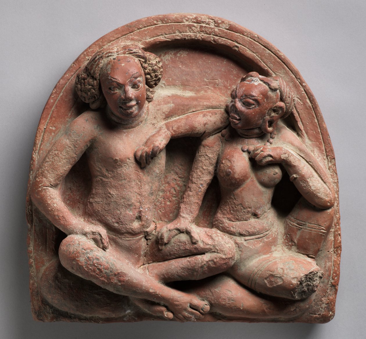 Casal amoroso: Mithuna, Ahichchatra, Uttar Pradesh, norte da Índia, ca 320-550 (terracota) de Indian School