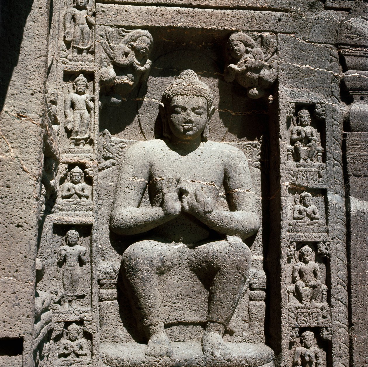Buda, estátua esculpida na caverna 19 de Indian School