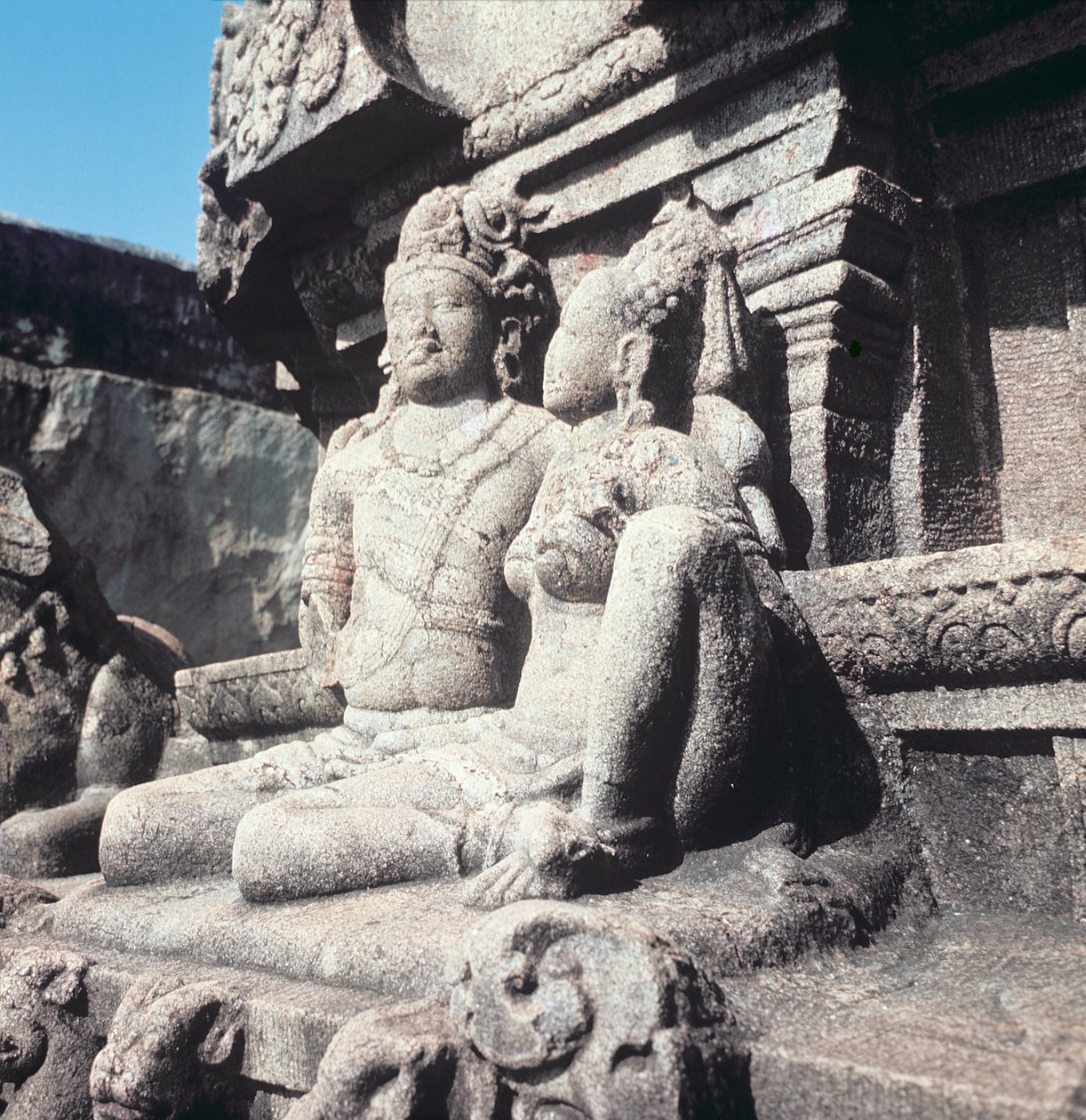 Figuras esculpidas de Shiva e Parvati, c.800 dC de Indian School