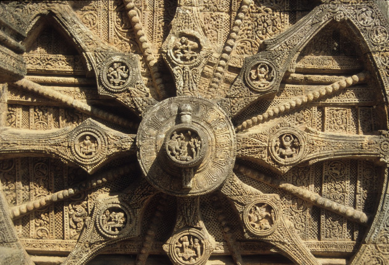 Roda de carruagem na base do Templo Surya de Indian School