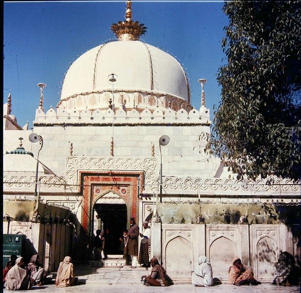 Dargarh Sharif de Khwajah Muin-ud-din Chishti, fundado em 1166 de Indian School