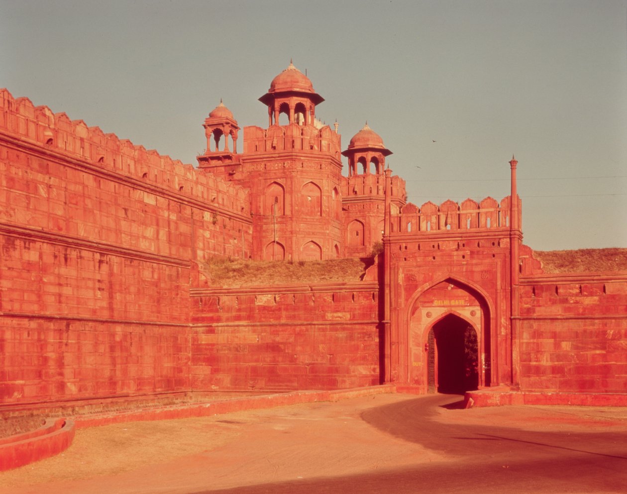 Portão de Delhi no Forte Vermelho, construído entre 1639 e 1648 de Indian School