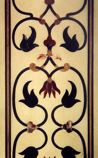 Detalhe do trabalho de incrustação numa parede exterior, c.1631-54 (pietra dura) de Indian School
