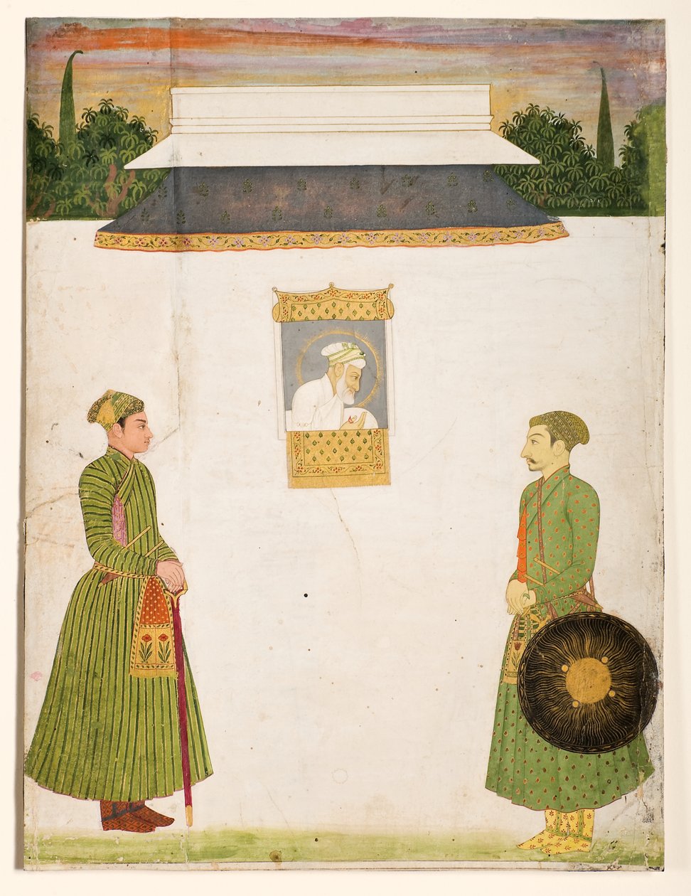 Imperador Aurangzeb em uma janela de jharokha, dois nobres em primeiro plano, c.1710 (wc ouro opaco no papel) de Indian School