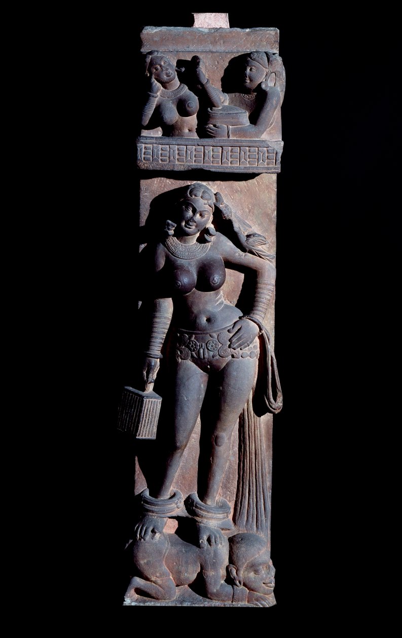 Hinduísmo: representação de um espírito Yakshini (Yaksi) da natureza, segurando uma gaiola e um papagaio, ela fica em cima de um anão - (Um Yaksi com um papagaio e uma gaiola, ela fica em cima de um anão) Escultura de Mathura, gres (escultura de Mathura, a de Indian School