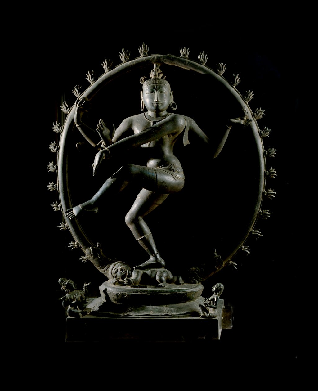 Hinduísmo: representação do deus Shiva Nataraja, deus da dança (Shiva Nataraja, senhor da dança) Escultura de bronze do século XII (século XII) Calcutá, museu indiano de Indian School