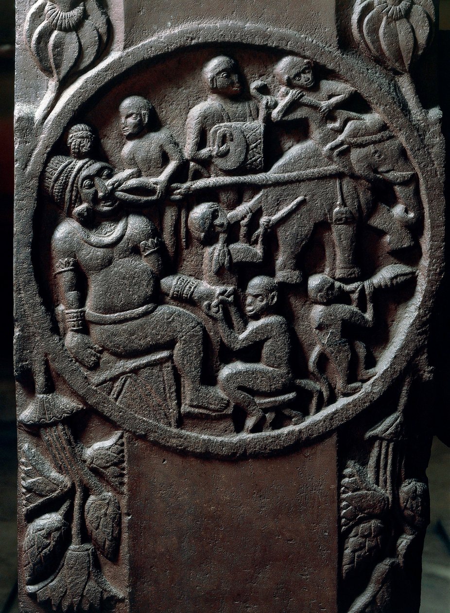 Arte indiana, hinduísmo: baixo relevo representando macacos rasgando um dente de um gigante usando elefantes. Século II a.C. Calcutá, Museu Indiano de Indian School