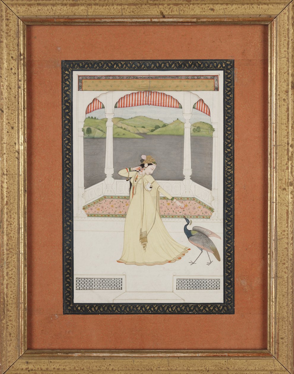 Senhora seduzindo um pavão com um fio de pérolas, c.1800 (guache e ouro sobre papel) de Indian School