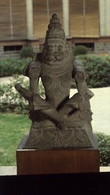 Narasimha, dinastia Vijanagar (granito) de Indian School
