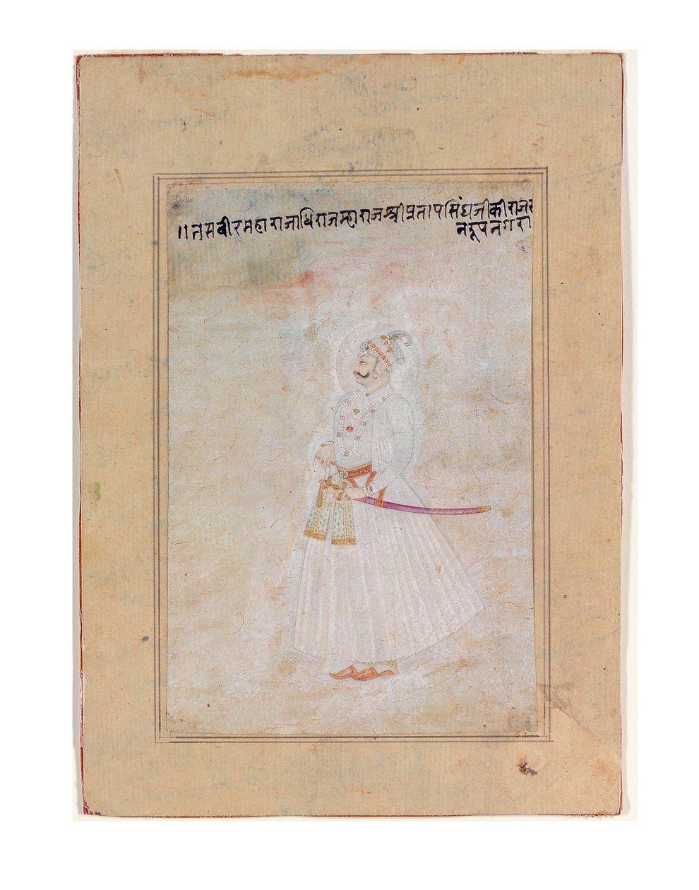 Retrato de um governante Rajput, em pé, c.1770 (wc opaco e ouro sobre papel) de Indian School