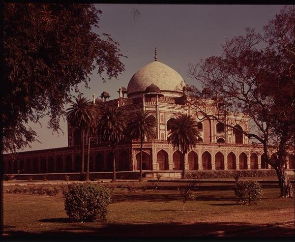 Túmulo de Humayun (1507-56), construído 1570 (foto) de Indian School